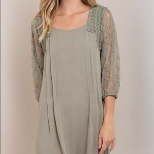 Pleats Dress with Lace Sleeves